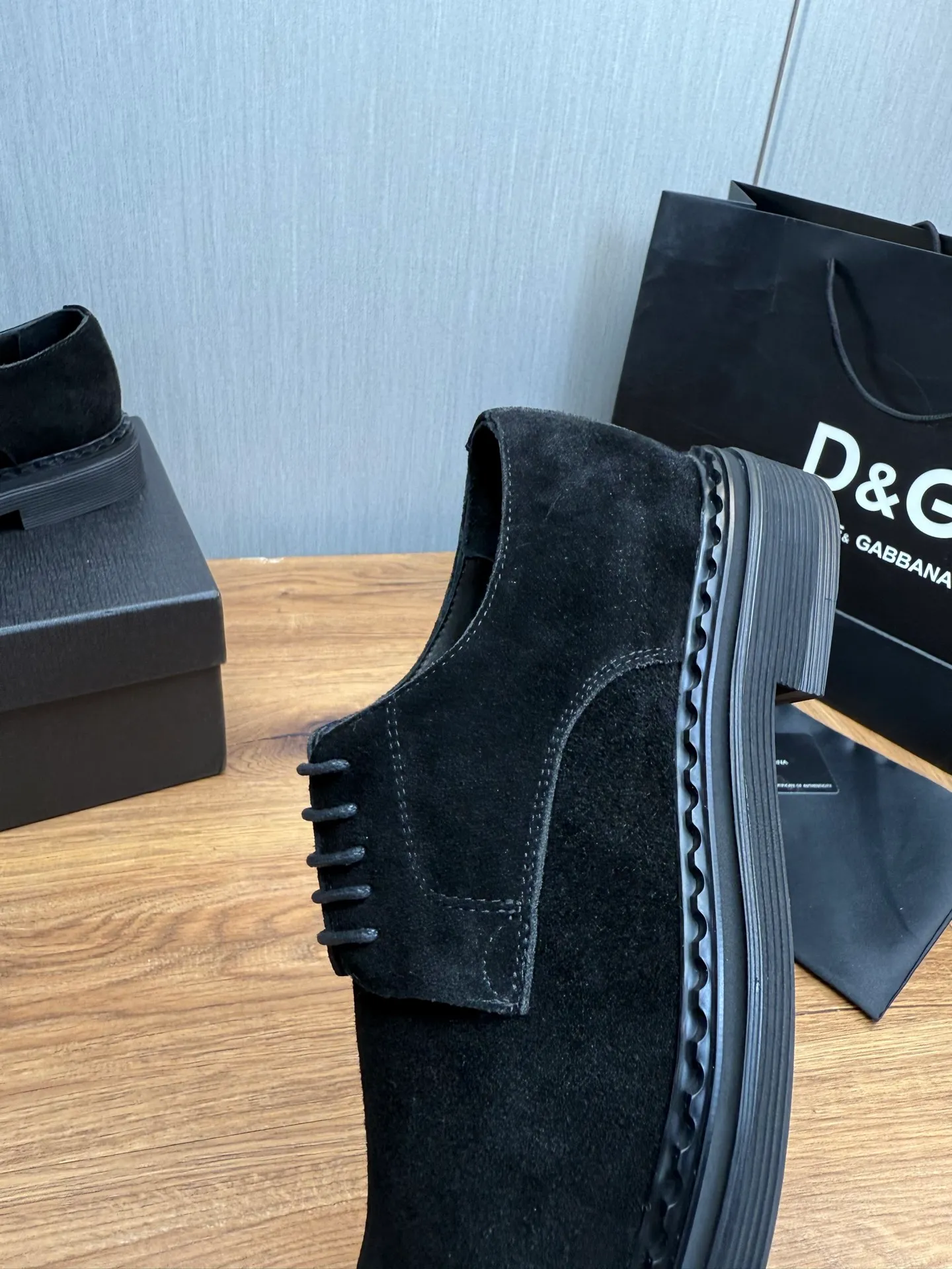 Men's shoes 💰900💰 DG. Men's casual lace-up leather shoes, the latest hot style 🔥 1:1 original purchase quality, top quality goods ⬆️The upper is imported open-edge beaded cowhide, cowhide, and cow suede. The hand-made three-dimensional stitching highlights the round toe design. The inner foot pads are all imported cowhide, with the original wear-resistant foam outsole, matching code 39-44, (38, 45 custom-made, non-returnable)